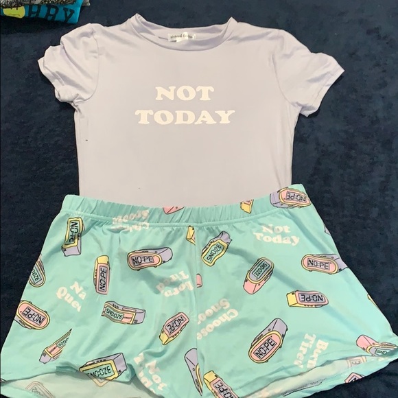 Juniors T-shirt and shorts PJ set - Picture 1 of 5